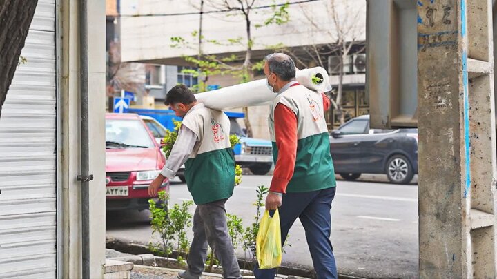 تصاویر/فعالیت جهادگران کاشانی در آوار برداری و تمیز کردن منازل آسیب دیده تهران