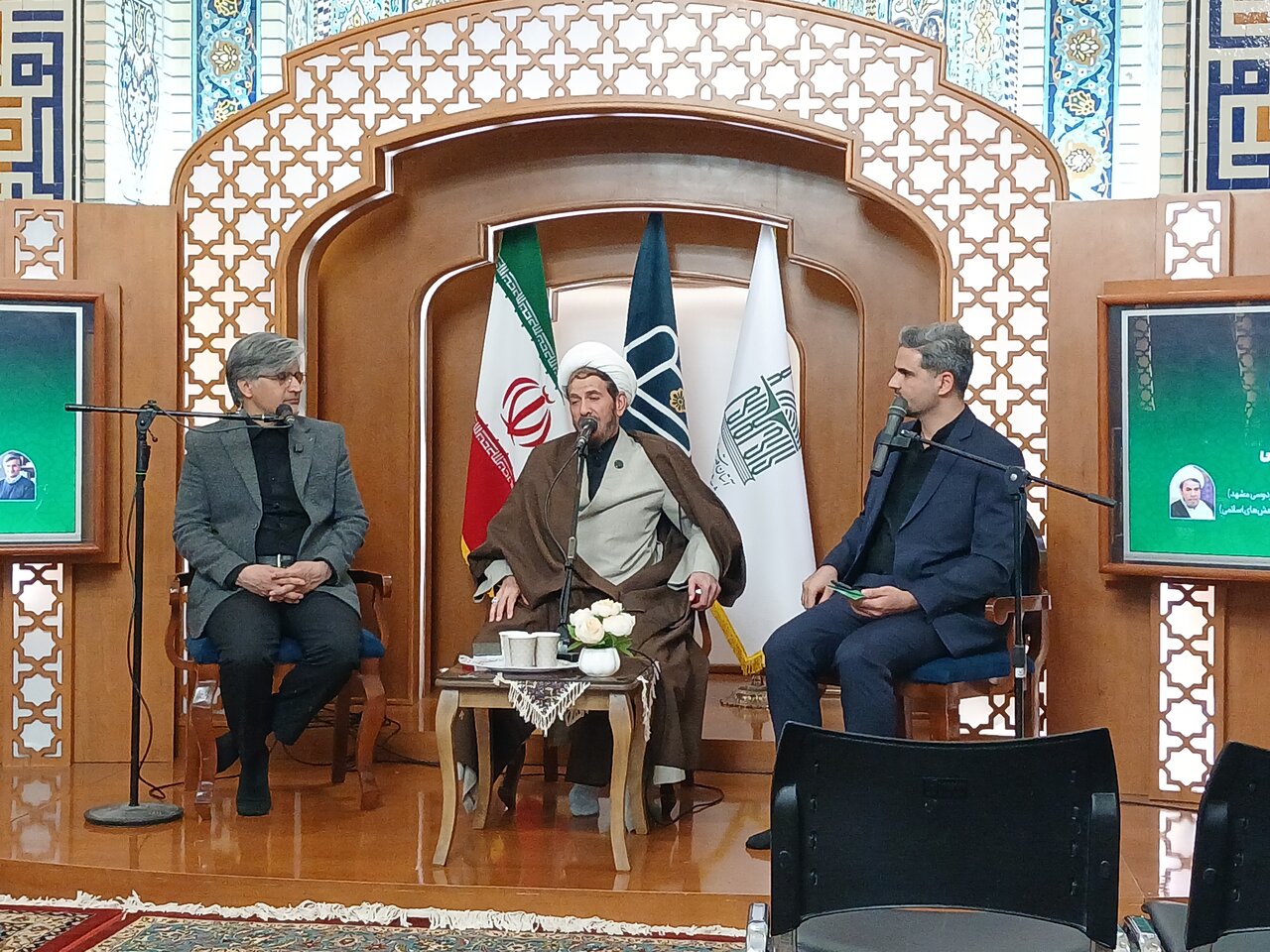 سلسله نشست های تالارگفتگو با حضور اساتید حوزه و دانشگاه  در رواق کتاب حرم مطهر رضوی
