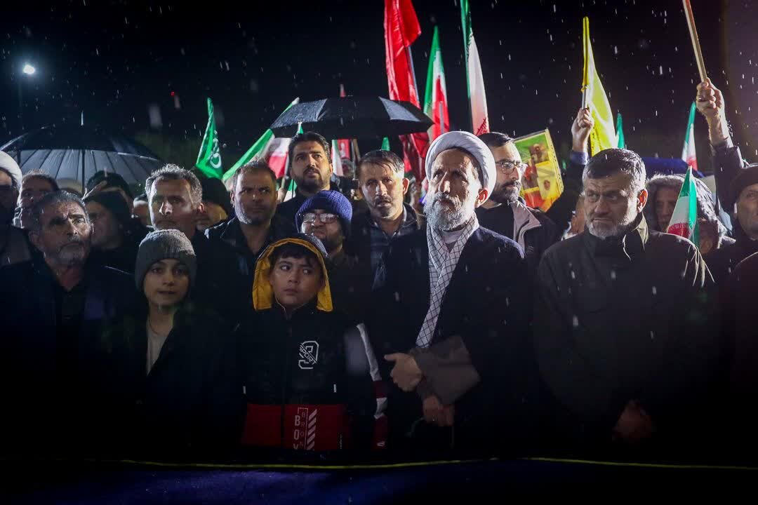 فیلم | خروش حماسی و انقلابی مردم قزوین زیر باران رحمت الهی