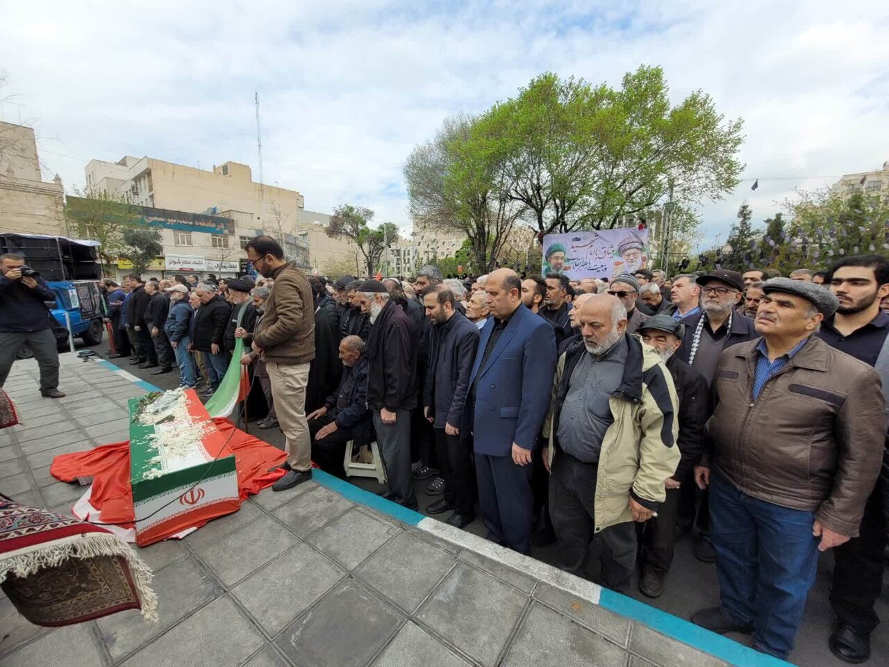 بدرقه باشکوه پیکر مادر شهیدان افراسیابی در تهران + تصاویر