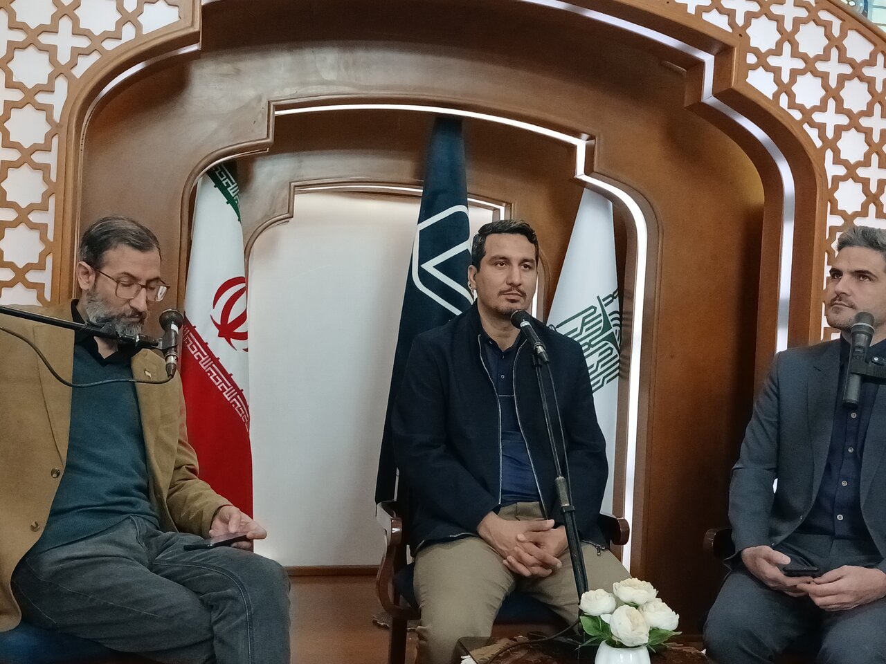 سلسله نشست های تالار گفتگو با موضوع رسانه در رواق کتاب حرم مطهر رضوی