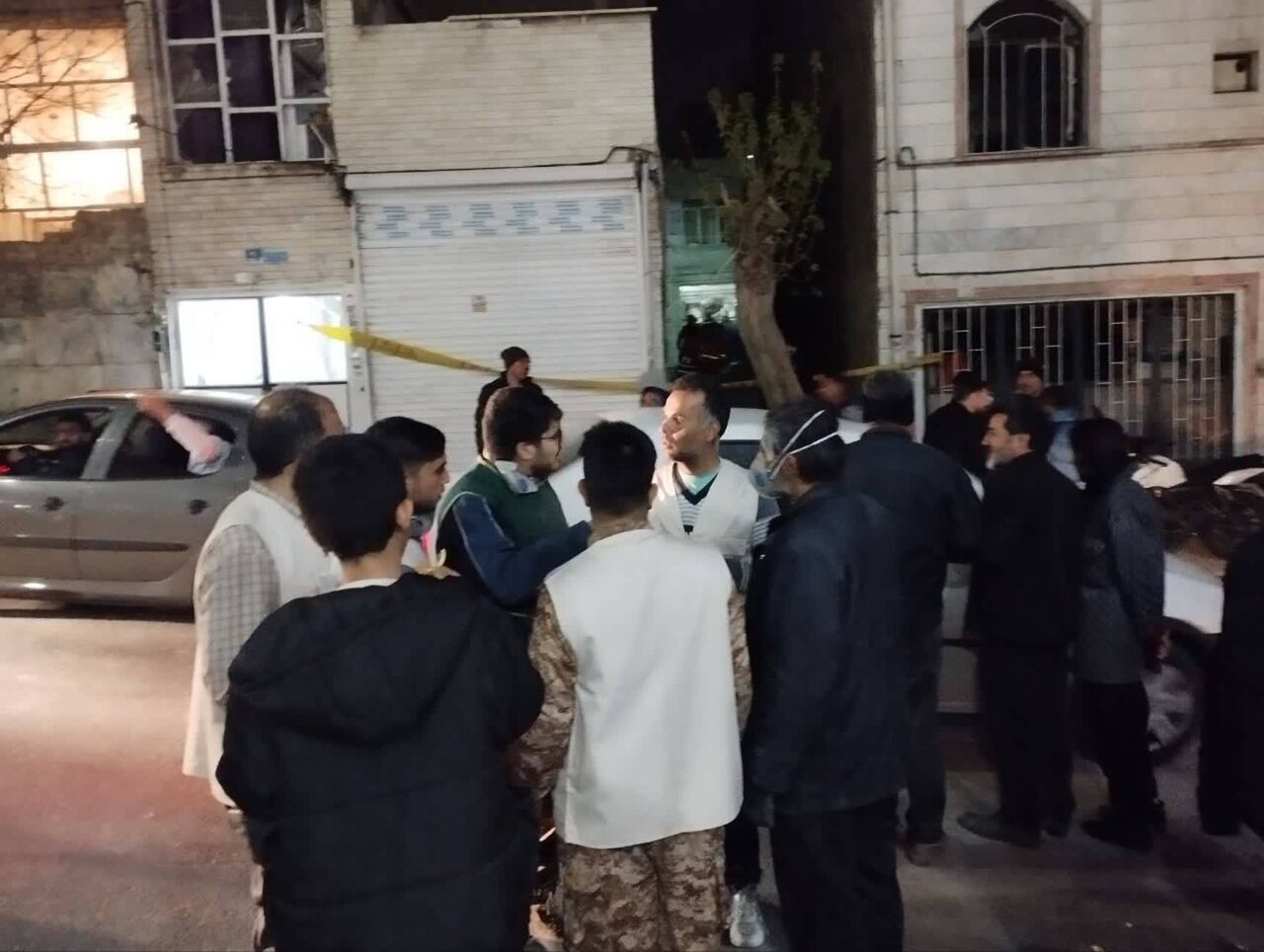 مشارکت خادمیاران کانون جهادی خدمت رضوی در پاکسازی واحدهای مسکونی آسیب‌دیده + تصاویر