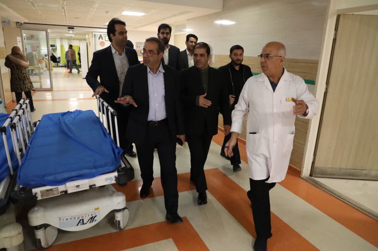 کادر درمان در خط مقدم خدمت‌رسانی و جهاد شبانه‌روزی قرار دارند