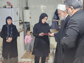 تصاویر/ دیدار نماینده ولی‌فقیه در  کردستان با خانواده های شهدای جنگ رمضان در قروه