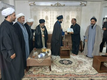 تصاویر/ تکریم از خانواده طلبه شهید «حسن یزدانی» از سوی دفتر  آیت الله العظمی جوادی آملی در آمل