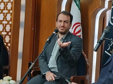 گفتمان مقاومت از ظرفیت «تماشاگران» غفلت نکند/گفتمان مقاومت نباید خود را فقط با «دشمن» تعریف کند