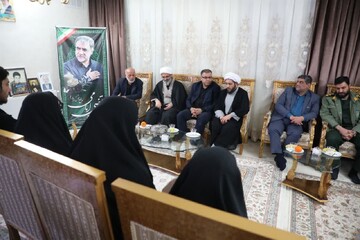 تصاویر/ دیدار نماینده ولی‌فقیه در استان سمنان با خانواده معظم شهید «مرتضی امامی» در سرخه