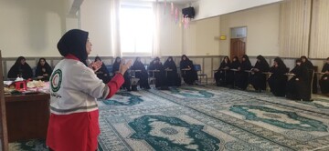 بانوان طلبه استان کرمان در خط مقدم خدمت با فراگیری مهارت‌های امداد و کمک‌های اولیه + تصاویر