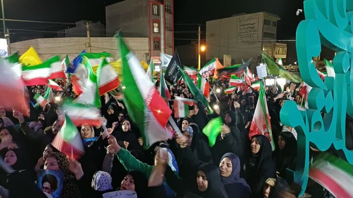 تصاویر/بیست و نهمین شب حضور پرشور مردم ولایتمدار مامونیه در تجدید بیعت با آرمان‌های انقلاب