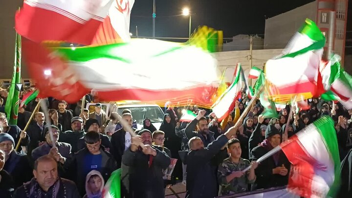 تصاویر/بیست و نهمین شب حضور پرشور مردم ولایتمدار مامونیه در تجدید بیعت با آرمان‌های انقلاب