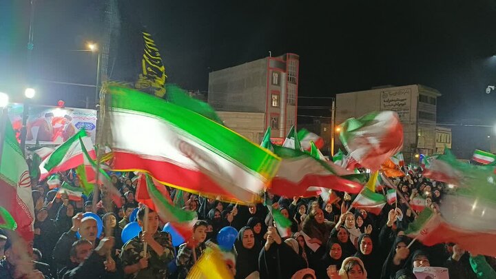 تصاویر/بیست و نهمین شب حضور پرشور مردم ولایتمدار مامونیه در تجدید بیعت با آرمان‌های انقلاب