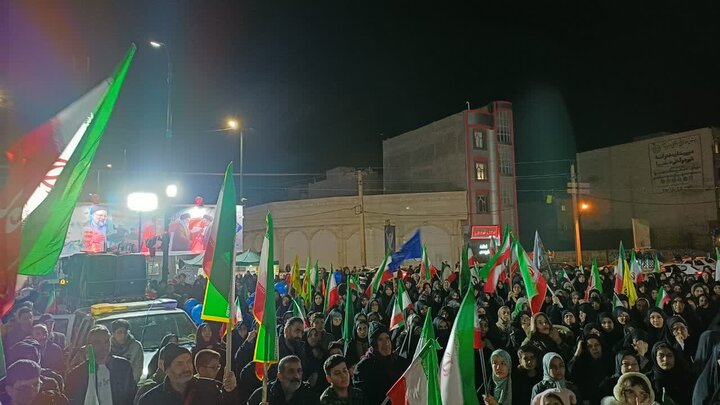 تصاویر/بیست و نهمین شب حضور پرشور مردم ولایتمدار مامونیه در تجدید بیعت با آرمان‌های انقلاب