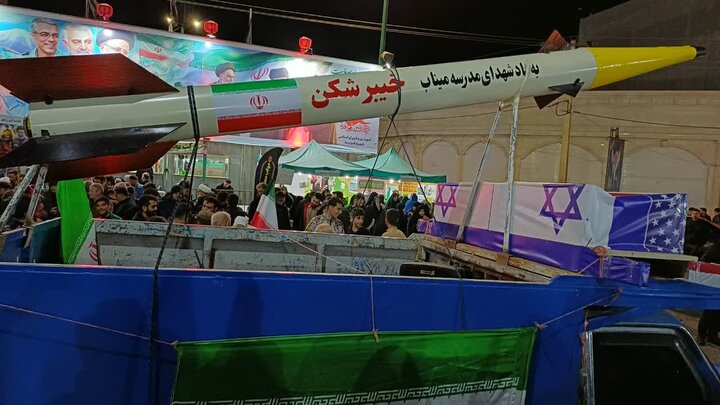 تصاویر/بیست و نهمین شب حضور پرشور مردم ولایتمدار مامونیه در تجدید بیعت با آرمان‌های انقلاب