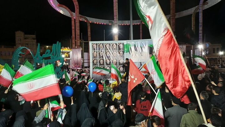 تصاویر/بیست و نهمین شب حضور پرشور مردم ولایتمدار مامونیه در تجدید بیعت با آرمان‌های انقلاب