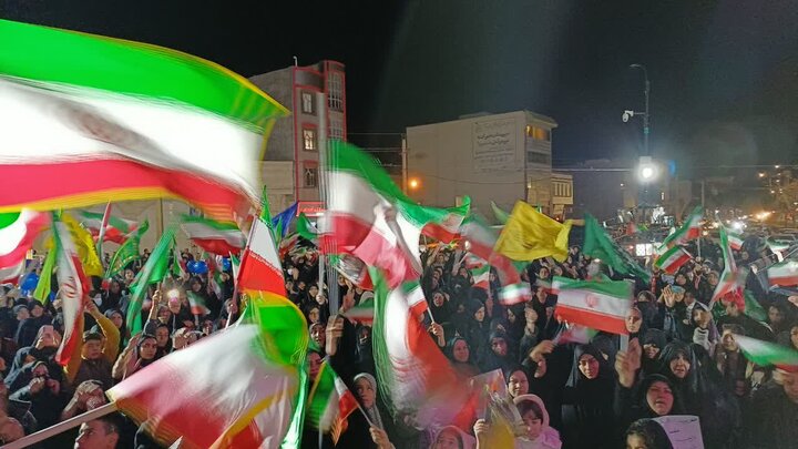 تصاویر/بیست و نهمین شب حضور پرشور مردم ولایتمدار مامونیه در تجدید بیعت با آرمان‌های انقلاب