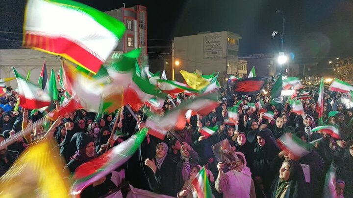 تصاویر/بیست و نهمین شب حضور پرشور مردم ولایتمدار مامونیه در تجدید بیعت با آرمان‌های انقلاب