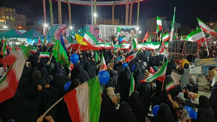تصاویر/بیست و نهمین شب حضور پرشور مردم ولایتمدار مامونیه در تجدید بیعت با آرمان‌های انقلاب
