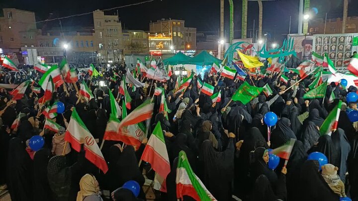 تصاویر/بیست و نهمین شب حضور پرشور مردم ولایتمدار مامونیه در تجدید بیعت با آرمان‌های انقلاب