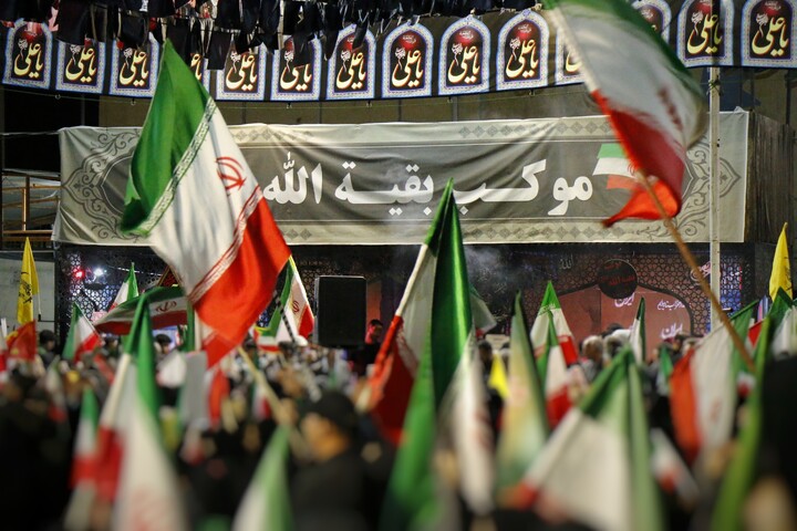 تصاویر| حضور مردم کرمان  شب 9 فروردین در میدانکوثر