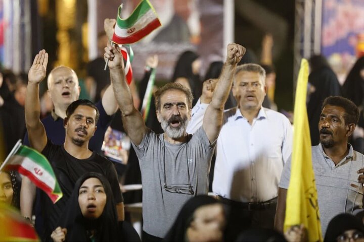 تصاویر/ مردم کیش پای کار انقلاب