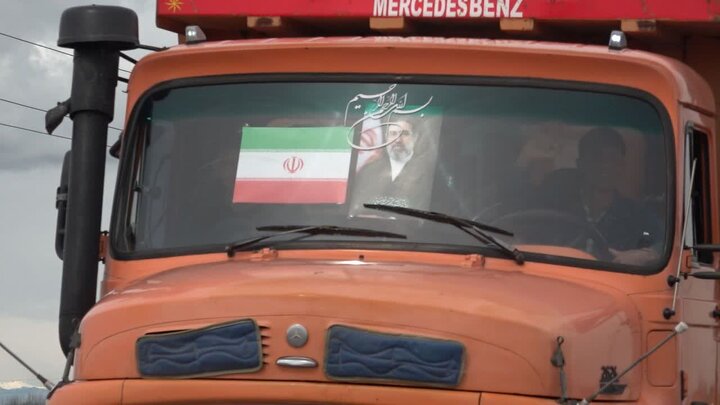 تصاویر/ رژه بیعت کامیون‌داران میاندوآبی با رهبر انقلاب