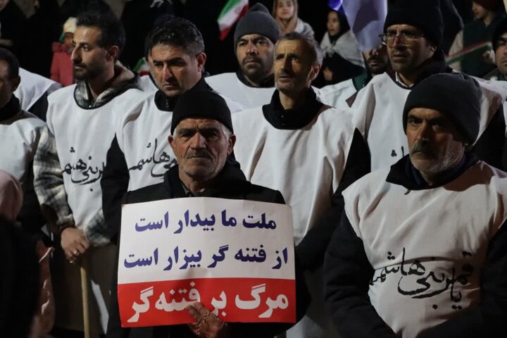 تصاویر/ اجتماع حماسی اهالی روستای بابالو  شهرستان چالدران در فراق امام شهید و بیعت با رهبری و نظام