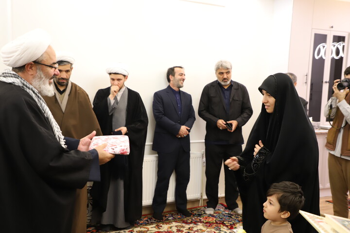 تصاویر / دیدار جمعی مسئولان استانی با خانواده شهید حجت الاسلام والمسلمین نقی محدث نیا