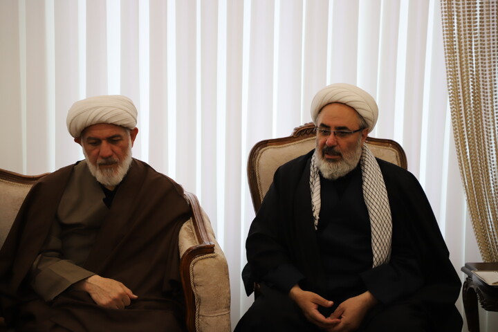 تصاویر / دیدار جمعی مسئولان استانی با خانواده شهید حجت الاسلام والمسلمین نقی محدث نیا