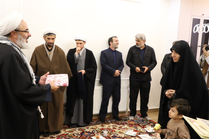 تصاویر / دیدار جمعی مسئولان استانی با خانواده شهید حجت الاسلام والمسلمین نقی محدث نیا
