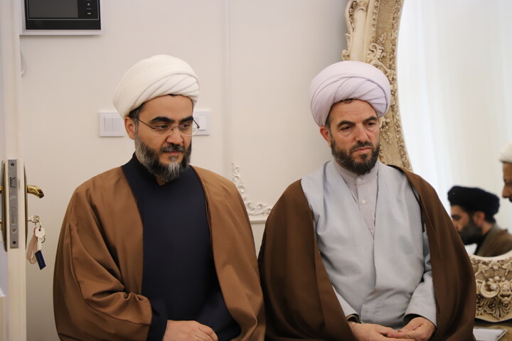 تصاویر / دیدار جمعی مسئولان استانی با خانواده شهید حجت الاسلام والمسلمین نقی محدث نیا