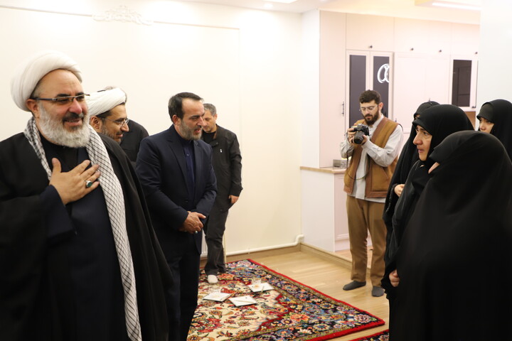تصاویر / دیدار جمعی مسئولان استانی با خانواده شهید حجت الاسلام والمسلمین نقی محدث نیا