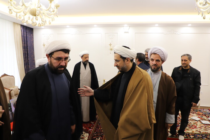 تصاویر / دیدار جمعی مسئولان استانی با خانواده شهید حجت الاسلام والمسلمین نقی محدث نیا