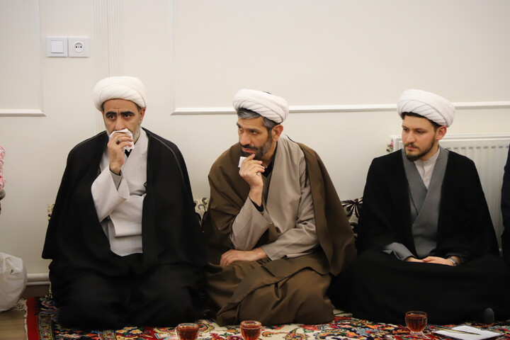 تصاویر / دیدار جمعی مسئولان استانی با خانواده شهید حجت الاسلام والمسلمین نقی محدث نیا