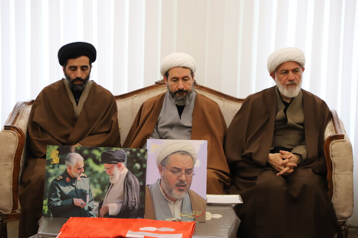 تصاویر / دیدار جمعی مسئولان استانی با خانواده شهید حجت الاسلام والمسلمین نقی محدث نیا