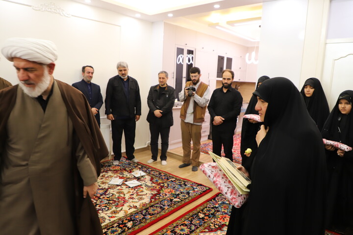 تصاویر / دیدار جمعی مسئولان استانی با خانواده شهید حجت الاسلام والمسلمین نقی محدث نیا
