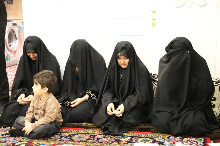 تصاویر / دیدار جمعی مسئولان استانی با خانواده شهید حجت الاسلام والمسلمین نقی محدث نیا