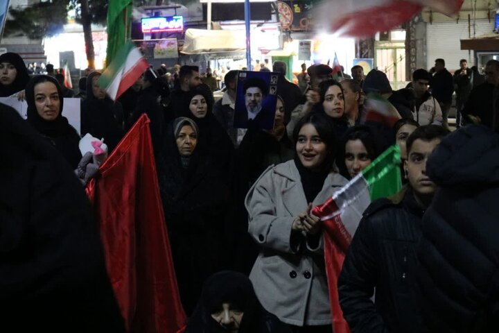 تصاویر/ استمرار حضور مردمی در خیابان های ارومیه در حمایت از انقلاب اسلامی