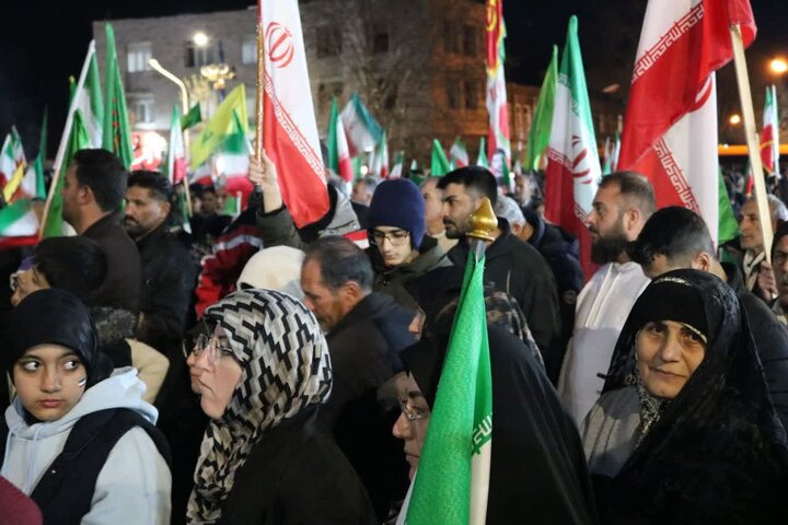 تصاویر/ استمرار حضور مردمی در خیابان های ارومیه در حمایت از انقلاب اسلامی