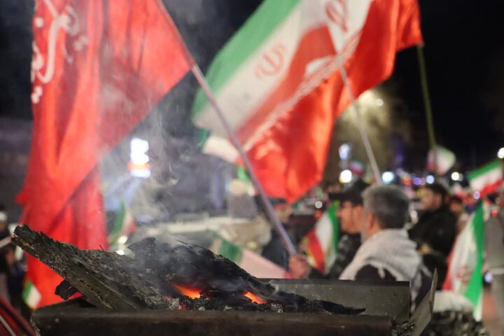 تصاویر/ استمرار حضور مردمی در خیابان های ارومیه در حمایت از انقلاب اسلامی