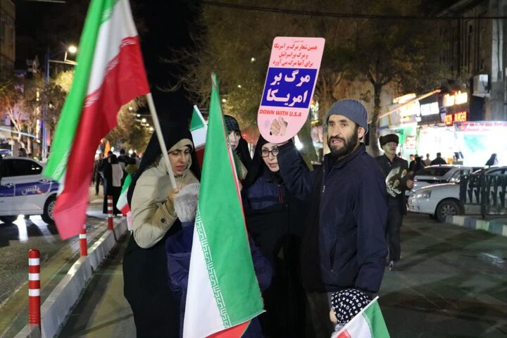 تصاویر/ استمرار حضور مردمی در خیابان های ارومیه در حمایت از انقلاب اسلامی