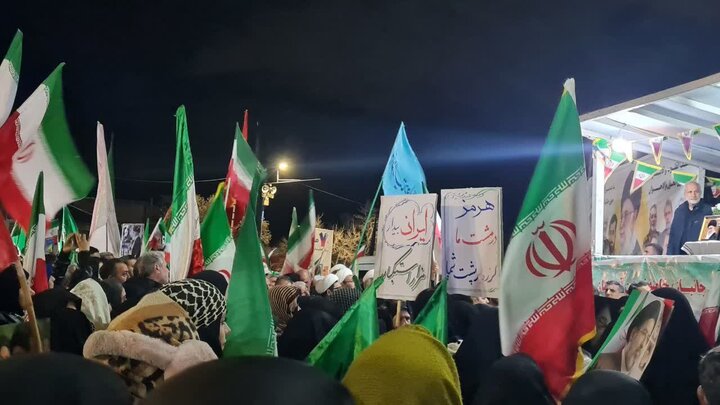 تصاویر/ استمرار حضور مردمی در خیابان های ارومیه در حمایت از انقلاب اسلامی