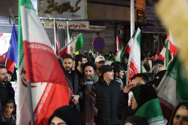 تصاویر/ استمرار حضور مردمی در خیابان های ارومیه در حمایت از انقلاب اسلامی