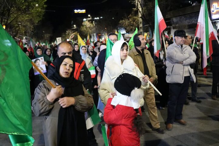 تصاویر/ استمرار حضور مردمی در خیابان های ارومیه در حمایت از انقلاب اسلامی