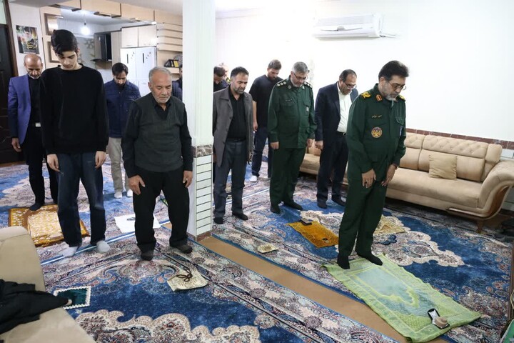 دیدار فرمانده سپاه انصارالحسین(ع) با خانواده پاسدار شهید مرادی منظور در اسدآباد