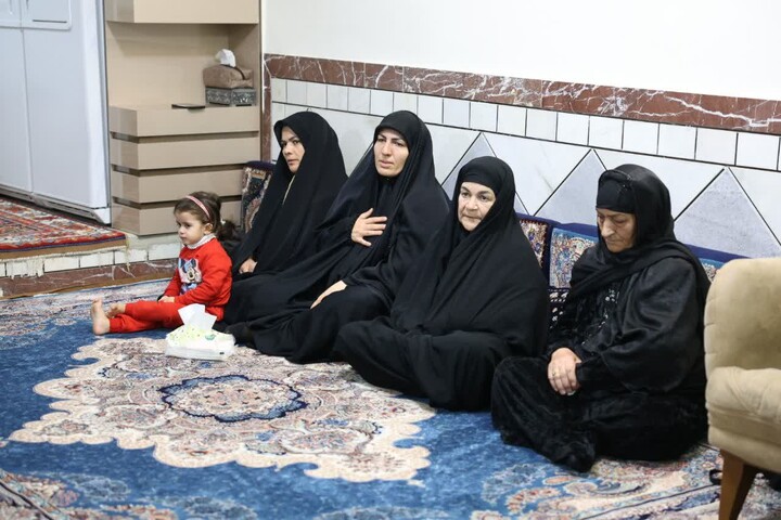 دیدار فرمانده سپاه انصارالحسین(ع) با خانواده پاسدار شهید مرادی منظور در اسدآباد