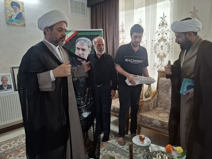 تصاویر/ دیدار مدیر حوزه علمیه خواهران استان سمنان با خانواده شهیدان «مرتضی امامی» و «مهدی حامدی»