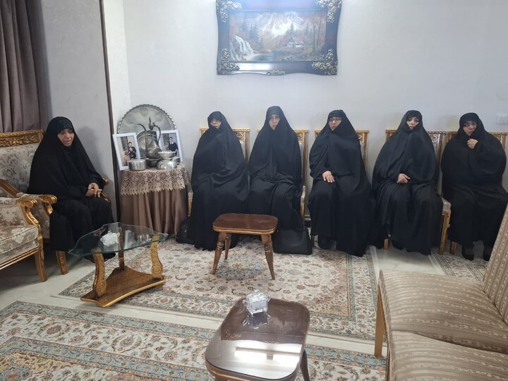 تصاویر/ دیدار مدیر حوزه علمیه خواهران استان سمنان با خانواده شهیدان «مرتضی امامی» و «مهدی حامدی»