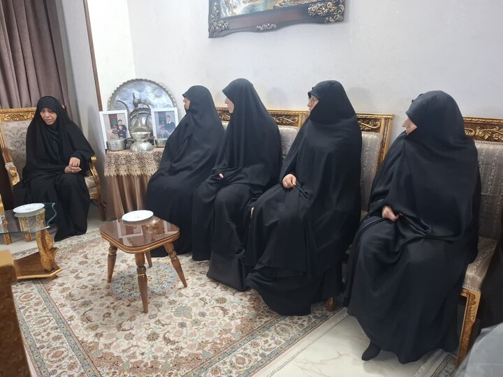 تصاویر/ دیدار مدیر حوزه علمیه خواهران استان سمنان با خانواده شهیدان «مرتضی امامی» و «مهدی حامدی»