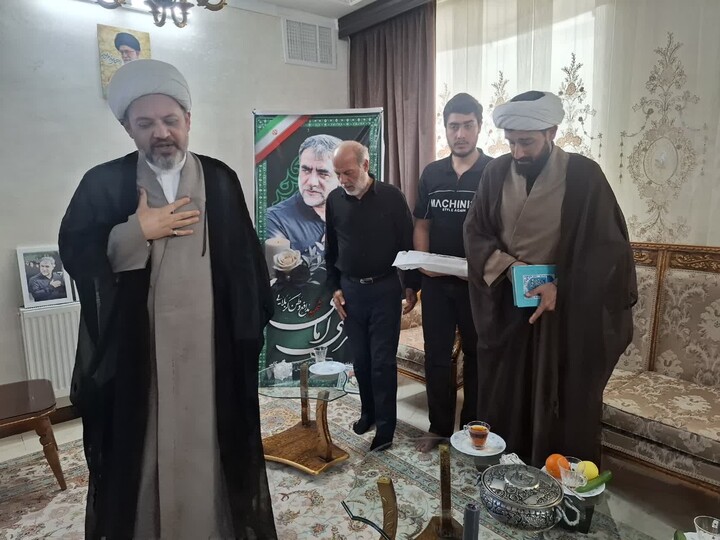 تصاویر/ دیدار مدیر حوزه علمیه خواهران استان سمنان با خانواده شهیدان «مرتضی امامی» و «مهدی حامدی»