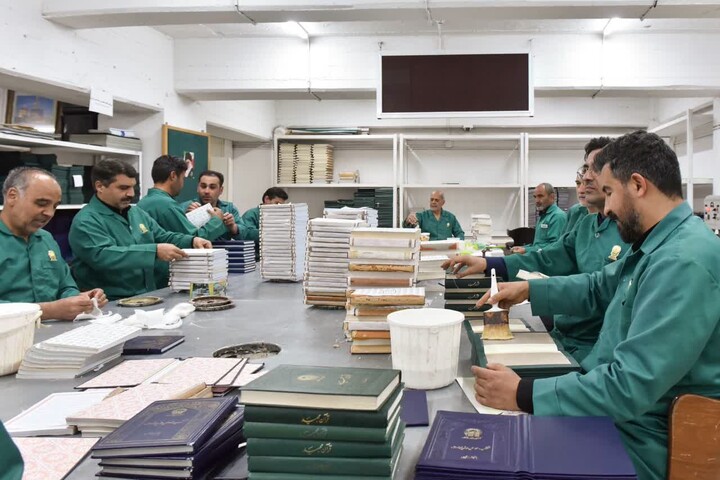 تصاویر/ بازدید تولیت آستان قدس رضوی از بخش‌های مختلف معاونت اماکن متبرکه حرم مطهر امام رضا(ع)